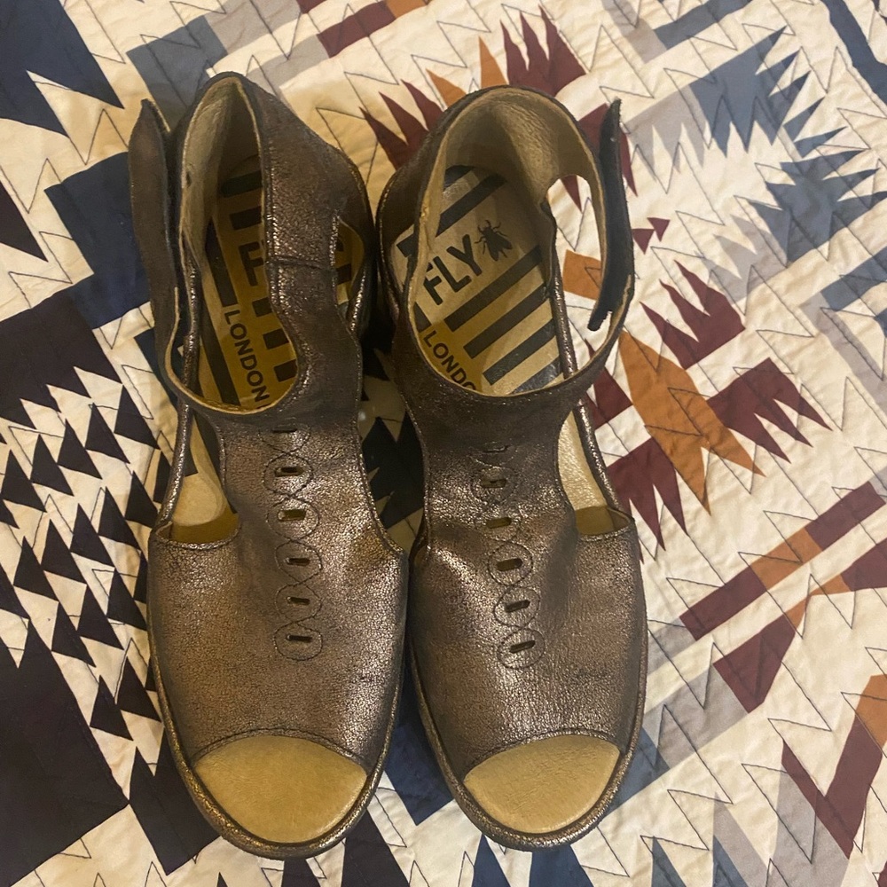 Fly London wedge metallic gold leather sandals Bezo Luna size 38